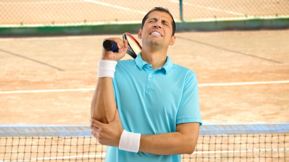 El codo de tenista es una lesión típica en este deporte.