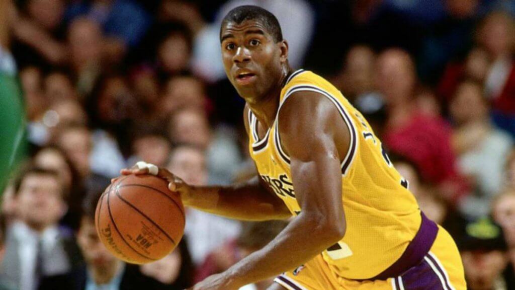 Magic Johnson es uno de los grandes jugadores de baloncesto.