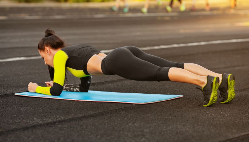 Abdominales que no pueden faltar en tu rutina.