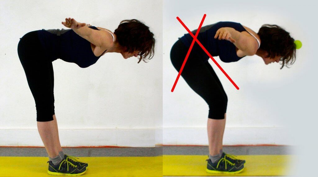 Con la flexión de tronco al frente, conocida como buenos días, desarrollarás el principal músculo recto y flexor del abdomen.