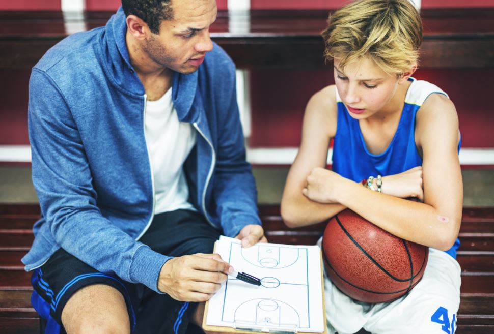 Conceptos técnicos del juego sin balón en baloncesto.