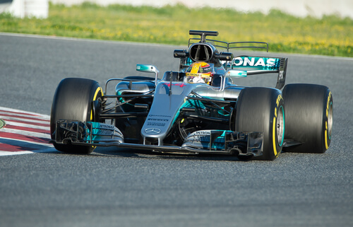 Lewis Hamilton es tricampeón del mundo con la escudería Mercedes F1 Team.