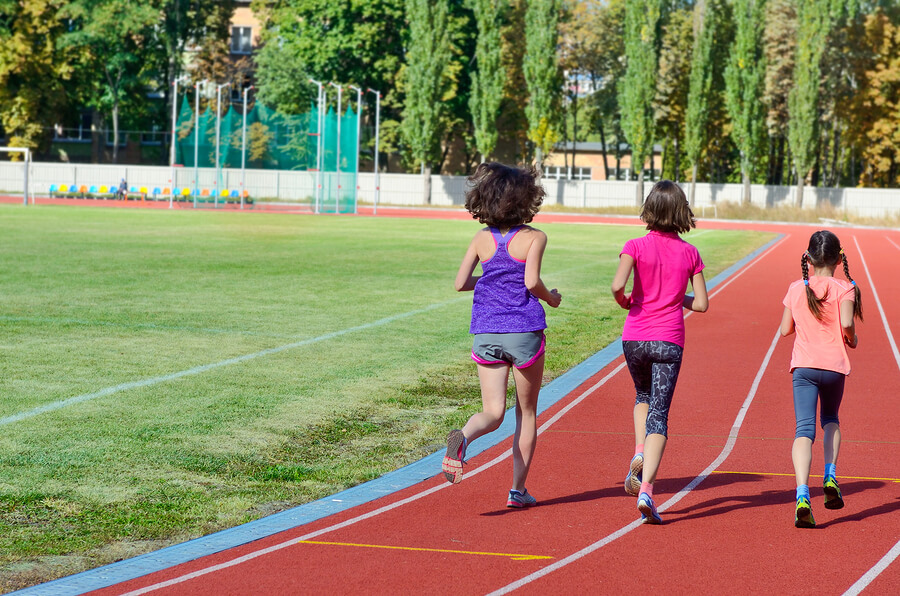 El running para niños estimula las habilidades motoras.
