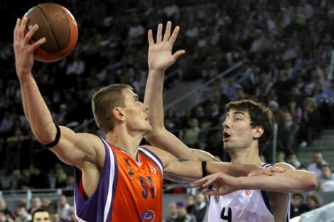 El pase de gancho es una manera más de hacer llegar el balón a un compañero.