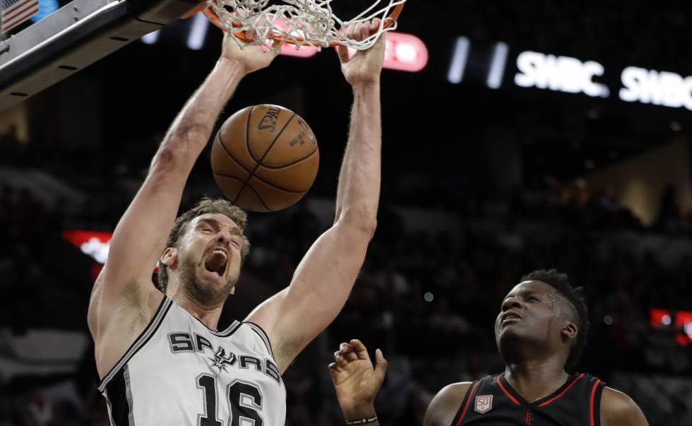Pau Gasol es un jugador de baloncesto español.
