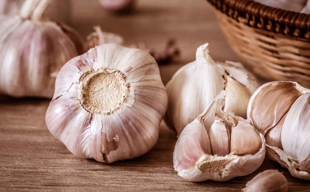 El ajo es antiinflamatorio y mejora la respuesta del organismo ante posibles virus, hongos y bacterias.