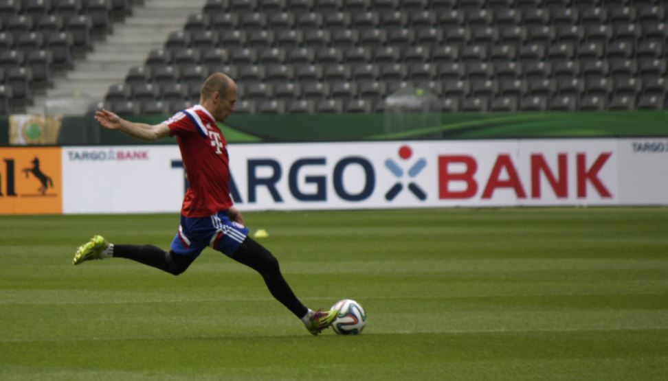 Arjen Robben es uno de los jugadores que se destaca por su pegada.