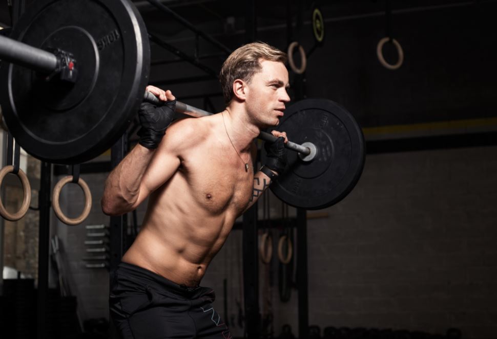 La arrancada o snatch de Crossfit es difícil de incorporar para los principiantes.