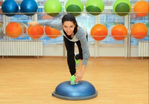 5 ejercicios con bosu para tonificar las piernas