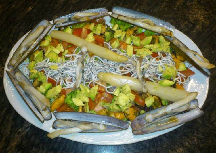 La ensalada Mar y Tierra es una receta ligera, completa y muy atractiva visualmente.