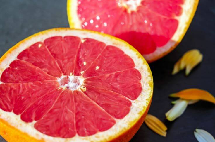 El pomelo es rico en vitaminas y compuestos antioxidantes.