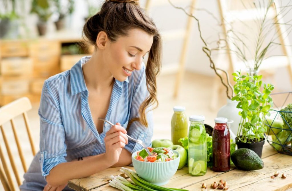 Puedo bajar de peso comiendo solo ensaladas