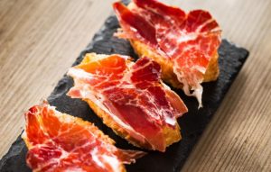 Beneficios de desayunar jamón serrano