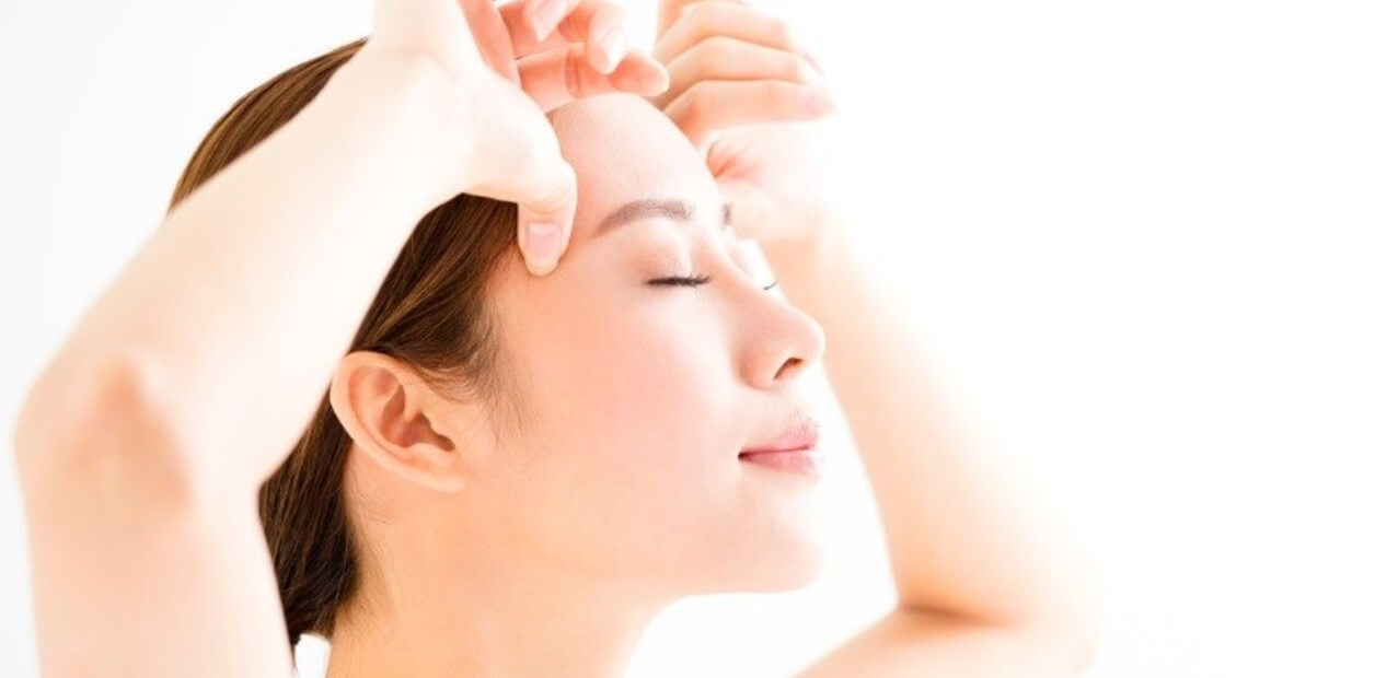 Los ejercicios de yoga facial permiten movilizar los músculos de la cara.