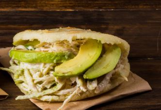 Arepa de aguacate.
