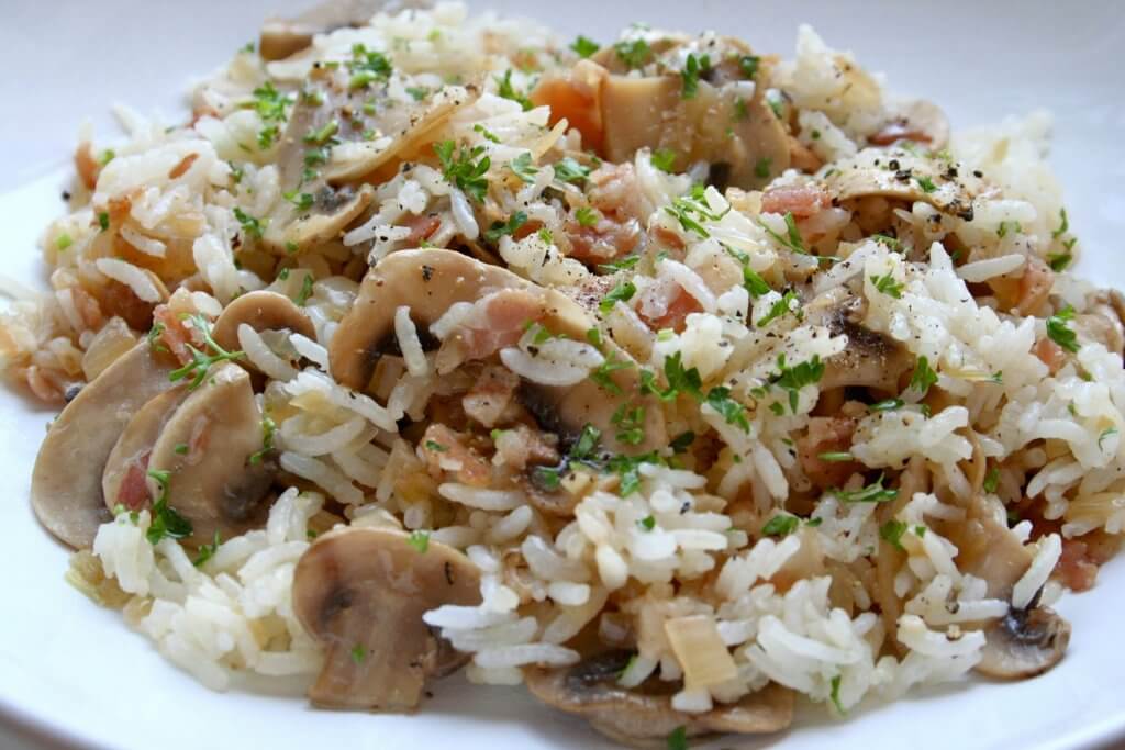 Otra excelente receta de arroz saludable es agregar unos deliciosos champiñones.