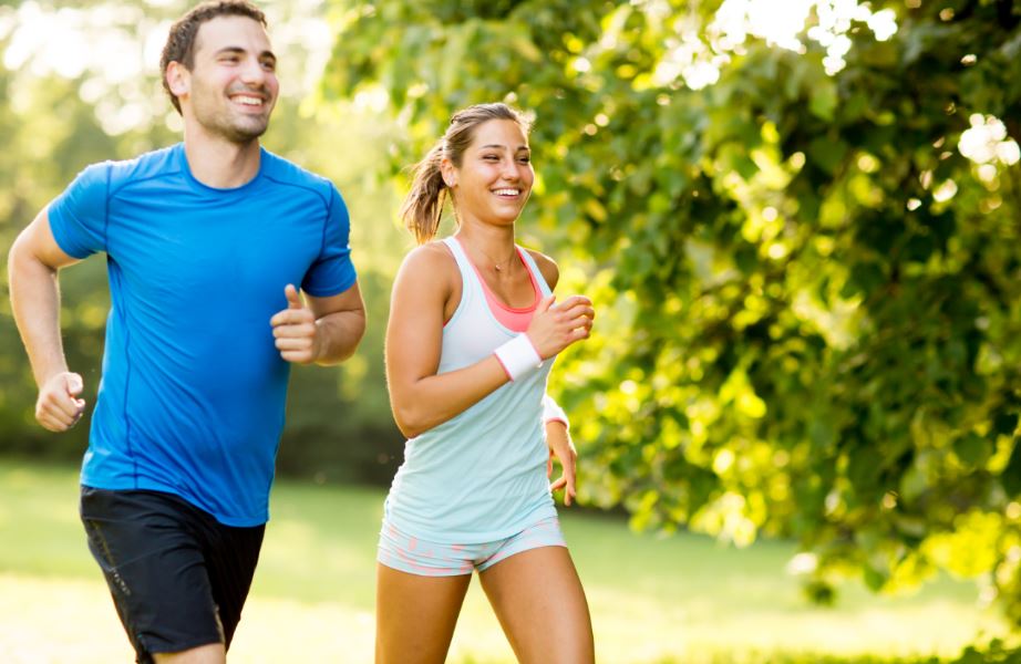 Correr solo o en grupo.