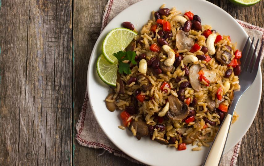 Ensalada de arroz y legumbres.