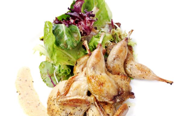 Ensalada con codorniz.