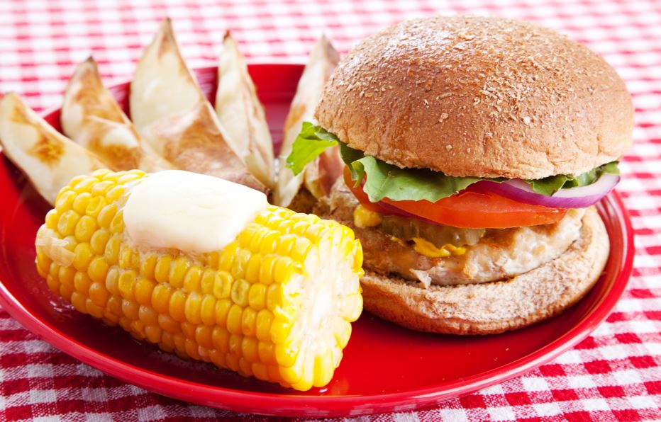 Hamburguesa con maíz.