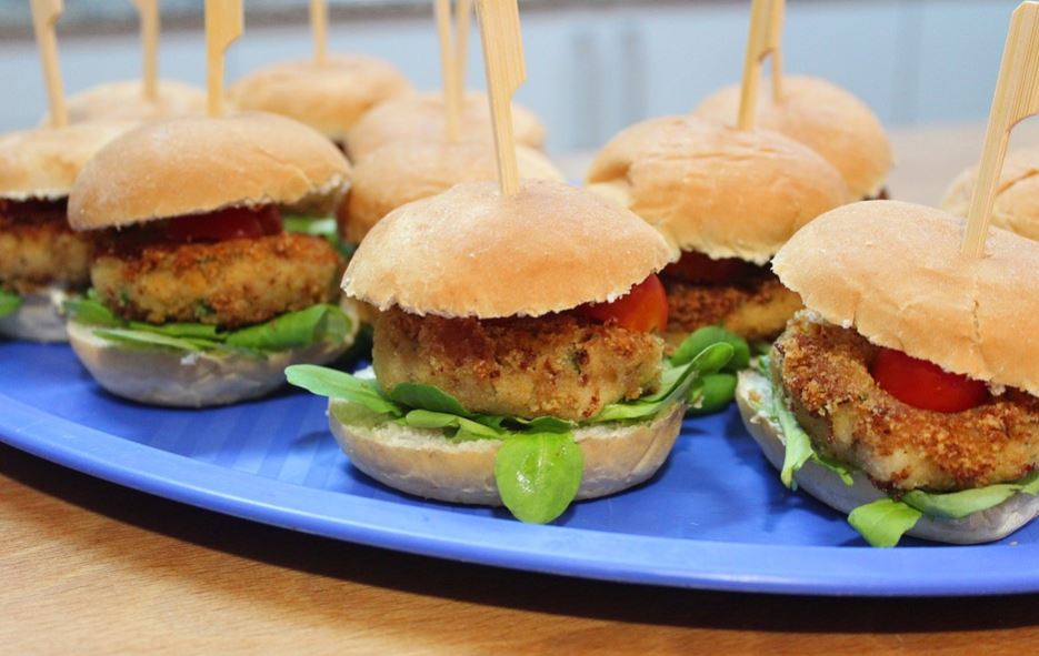 Hamburguesa vegetariana de garbanzos.