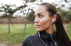 Consejos para elegir los mejores auriculares cuando sales a correr