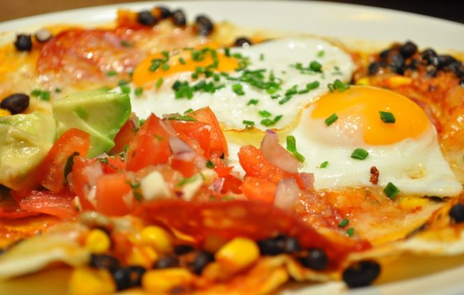 Preparar huevos rancheros es sencillo, y son deliciosos.