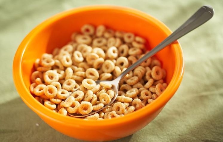 Son sanos los cereales en el desayuno.