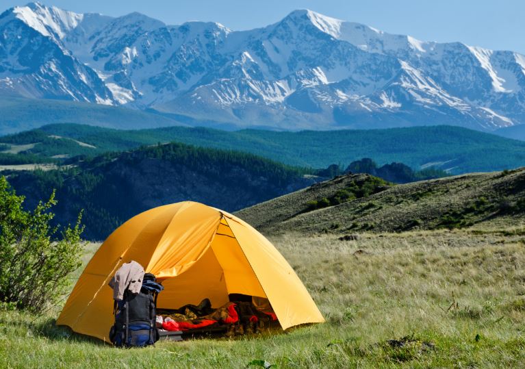 Acampar en el terreno adecuado.
