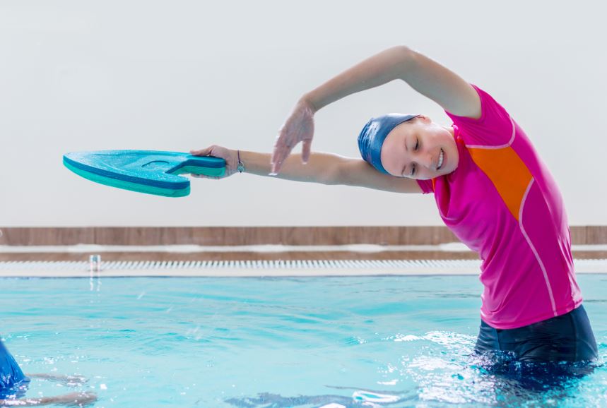 Los accesorios para natación ayudan a mejorar distintos aspectos del entrenamiento.