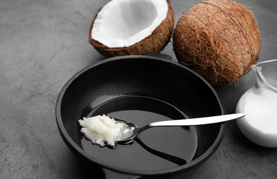 Cocinar con aceite de coco.