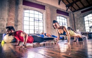 Ejercicios para pectorales sin máquinas