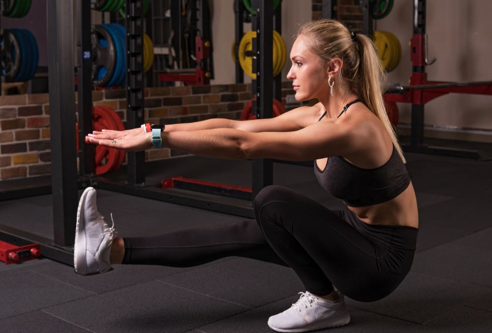 Entrenar con sentadillas pistol.