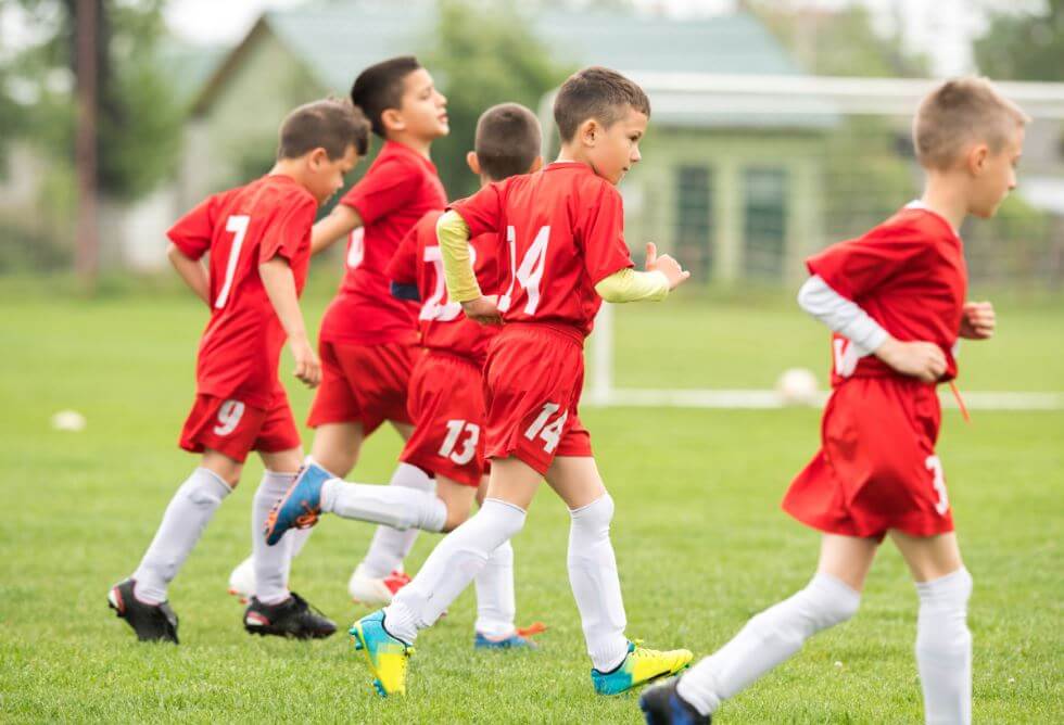 En la niñez y la adolescencia, el fútbol es un deporte que promueve grandes valores.