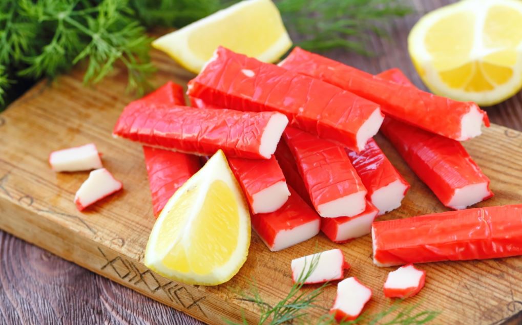 Los palitos de cangrejo son un sucedáneo de pescado.
