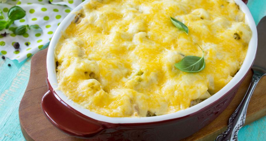 Pasta con alcachofas y queso.