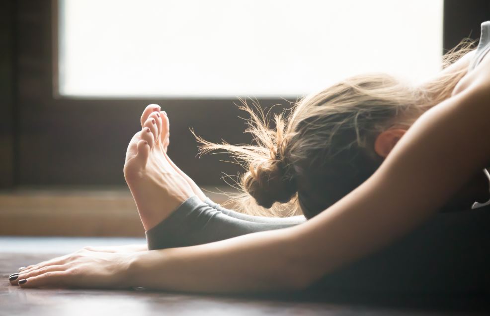 Postura de Yoga para dolor menstrual.