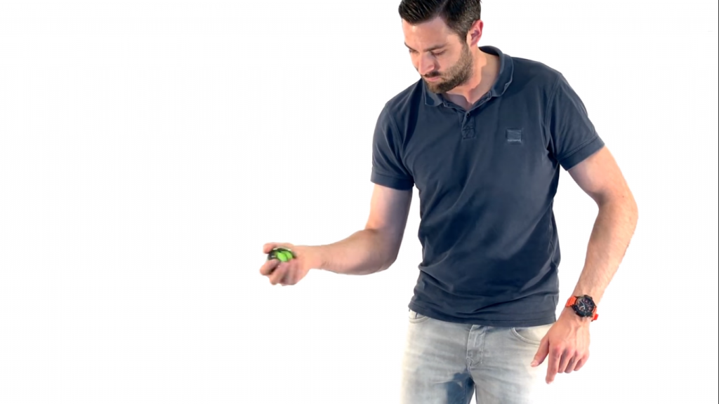 Con la Power Ball podemos ejercitar los bíceps.