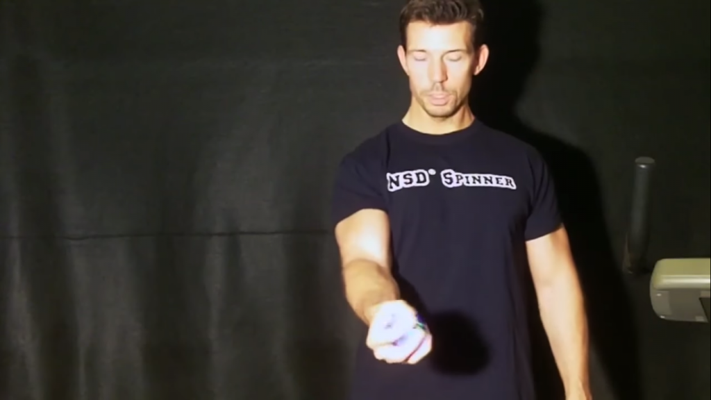 Es posible realizar un ejercicio con Power Ball para fortalecer el pecho.