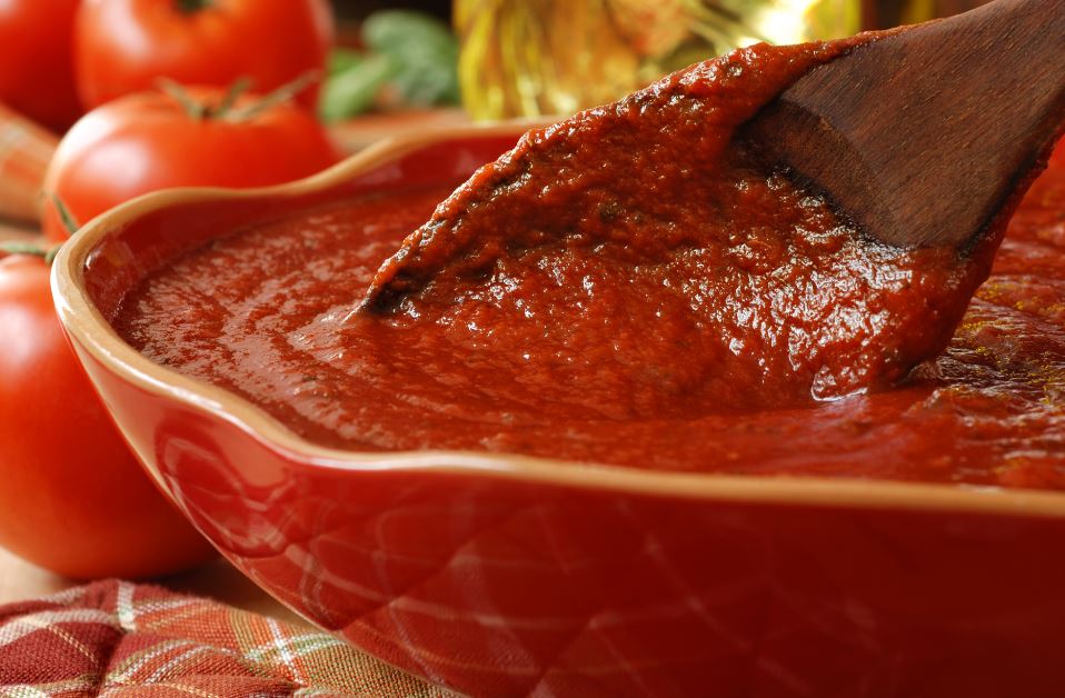 La receta de salsa de tomate es sencilla de hacer.