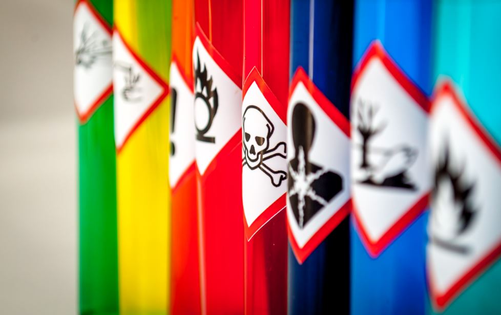 Mediante diferentes pruebas se puede determinar la toxicidad de un elemento, ya sea líquido, gaseoso o sólido.