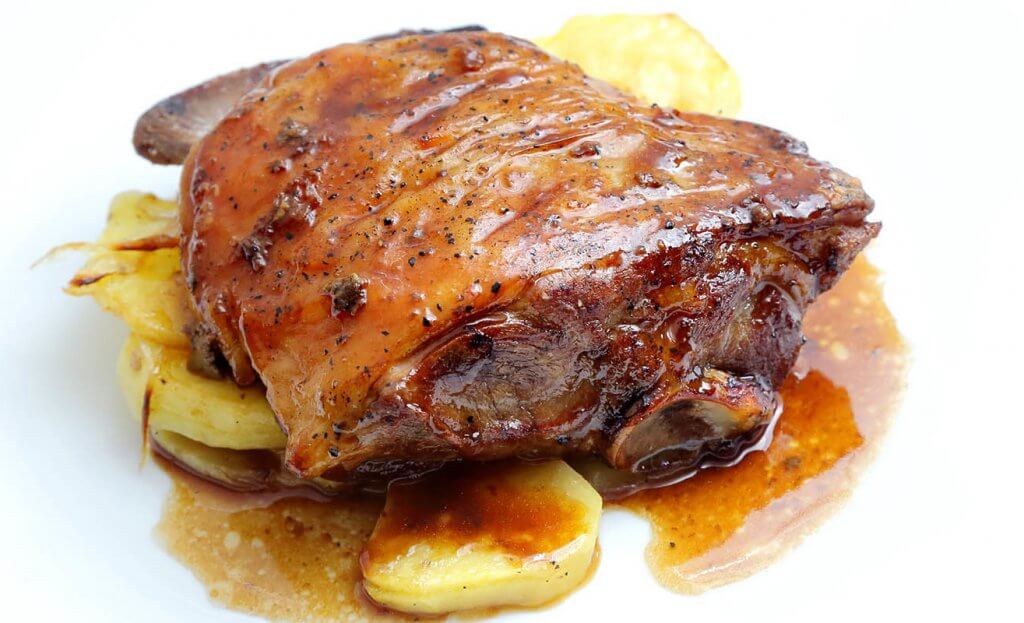 El ternasco es el cordero joven, de en torno a 10kg y que todavía se alimenta de leche materna y cereales.