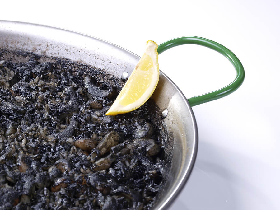 El arroz negro es rico en antioxidantes, fibras naturales y hierro.