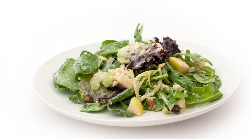 Ensalada Waldorf con yogur.