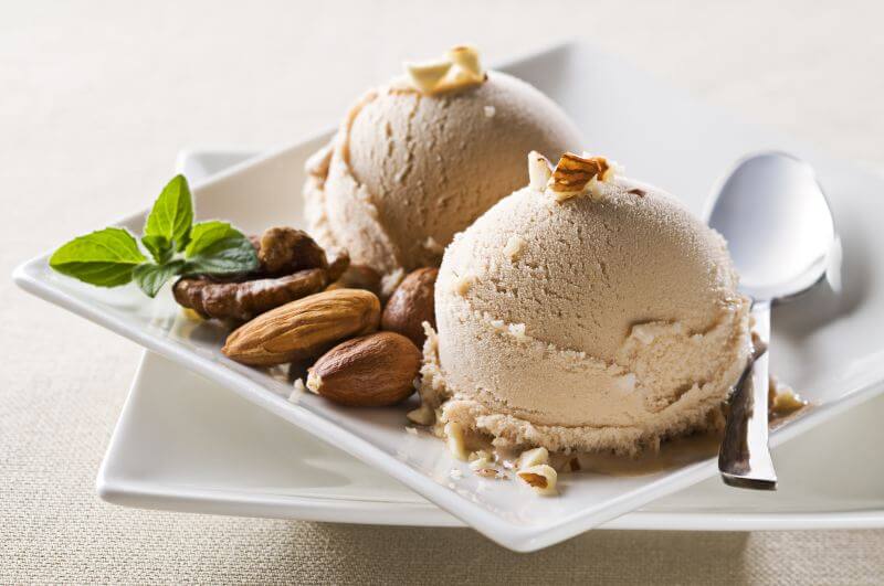 El helado de avellanas se puede preparar en casa sin problemas.