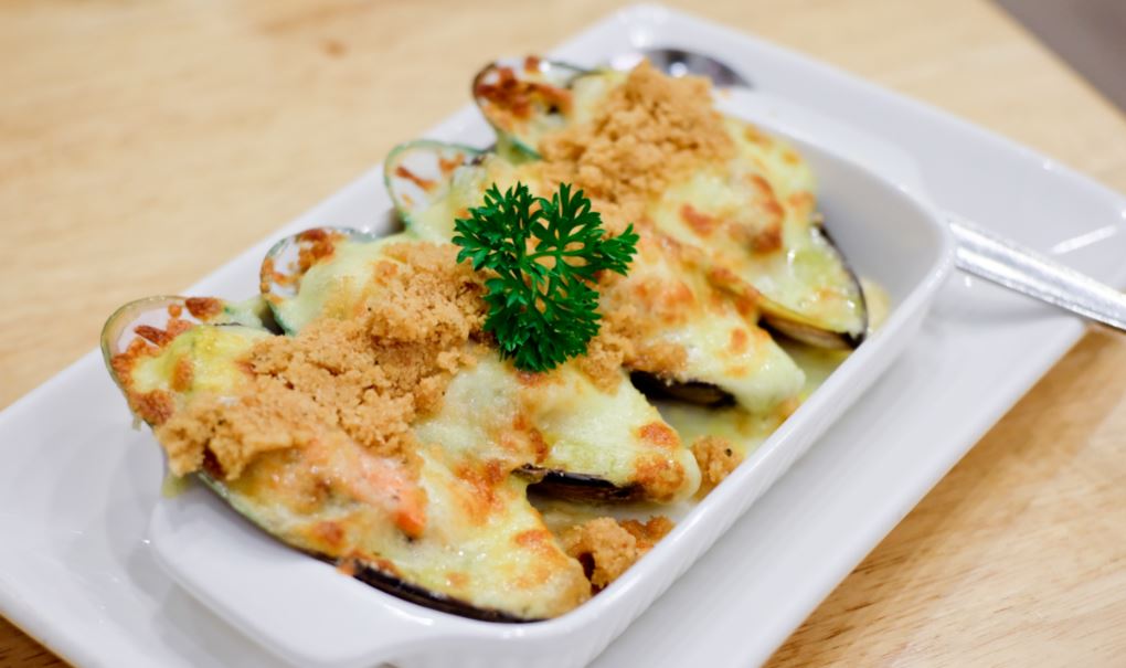 Mejillones con bechamel.