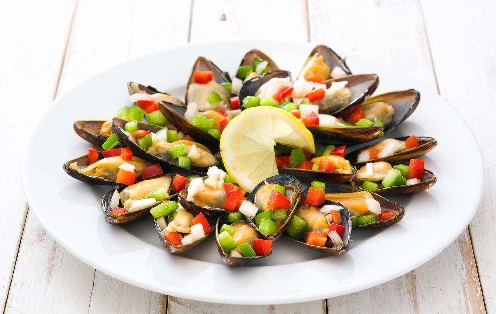 Mejillones con pico de gallo.