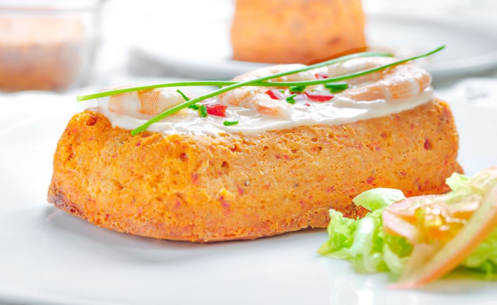 El pastel de atún es una de las recetas con atún que mayor rendimiento ofrece.