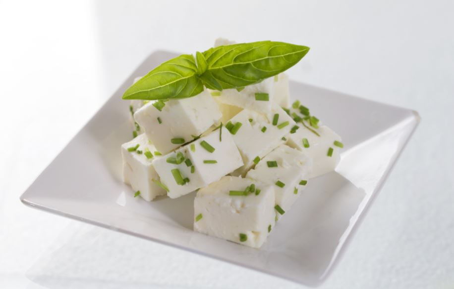 Queso feta.