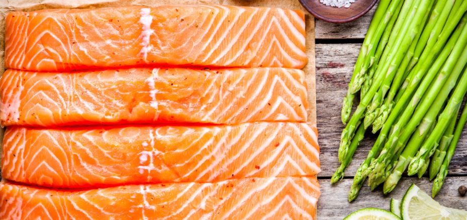 Salmón con espárragos.